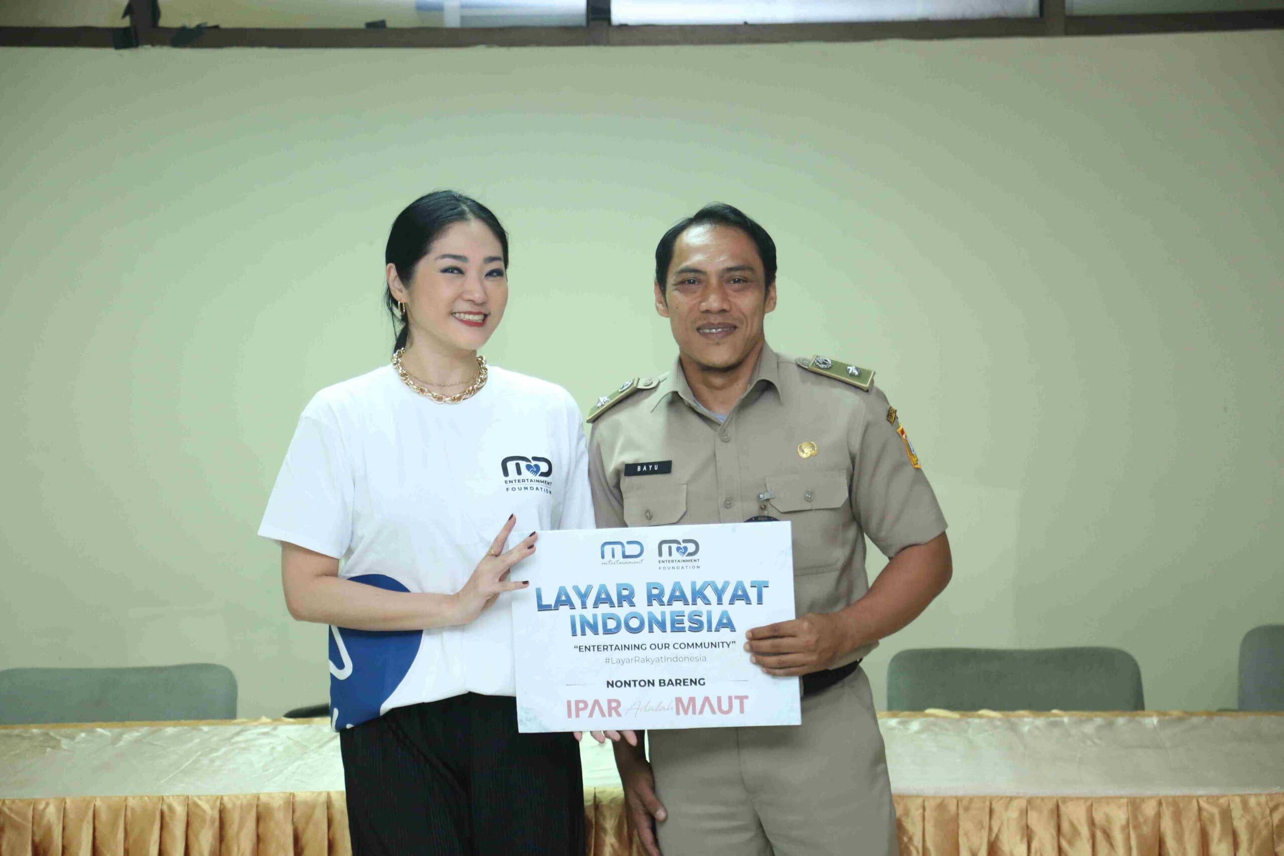 Layar Rakyat Indonesia Mengadakan Acara Nonton Ipar Adalah Maut Bersama Warga