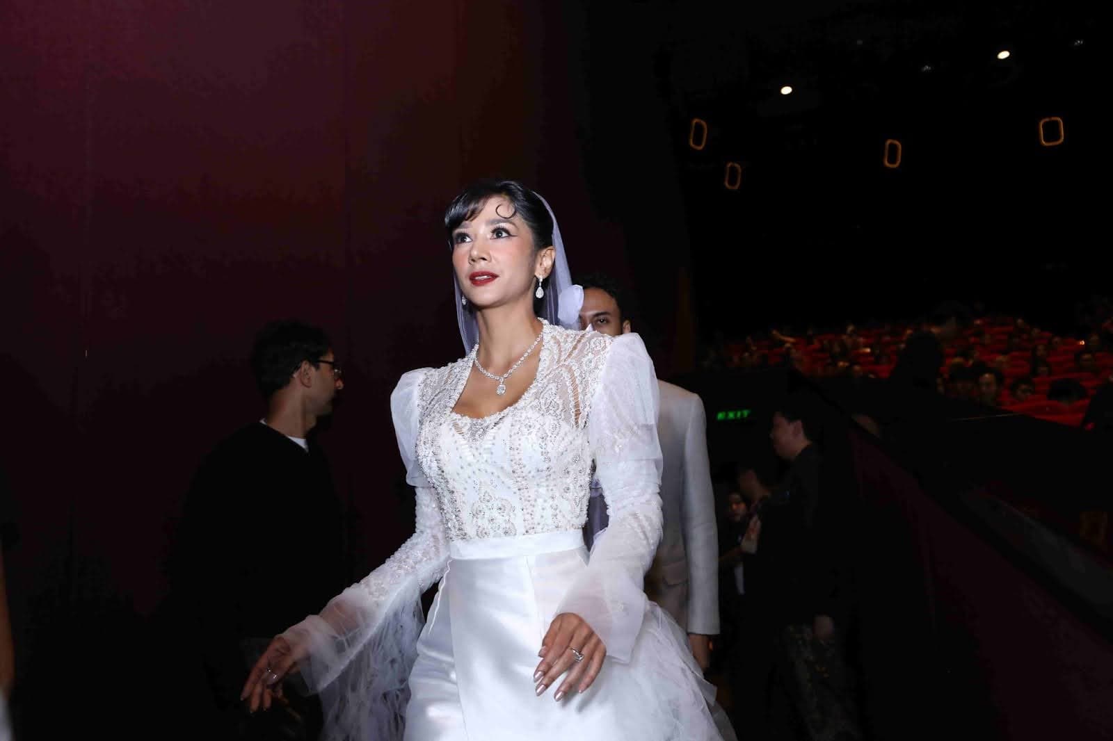 Fanny Ghassani Film “Sebelum 7 Hari” Causes Breathlessness, Drowned with a Shroud