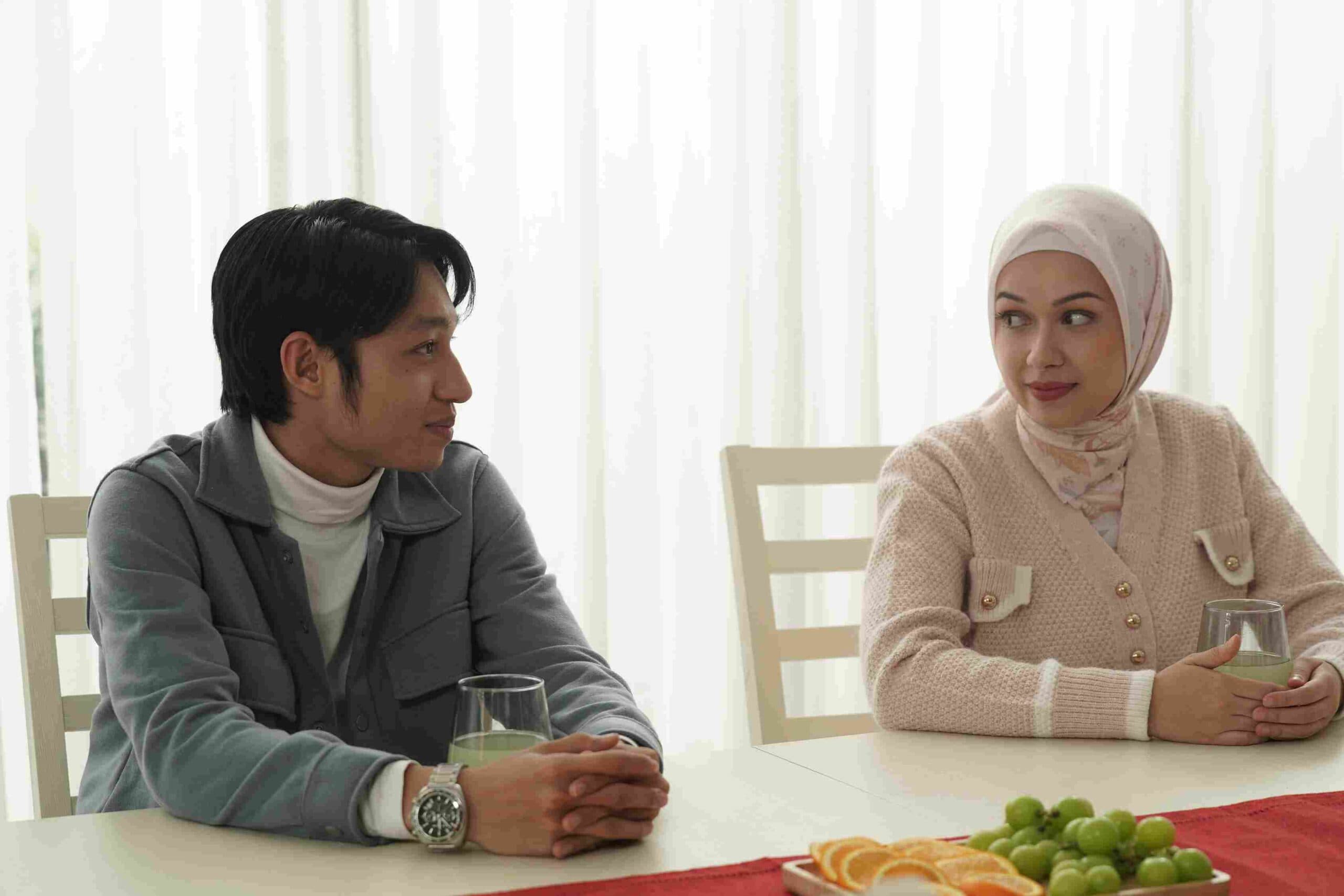 Daftar Pemain Film Ahlan Singapore, Duet Perdana Rebecca Klopper dan Kiesha Alvaro