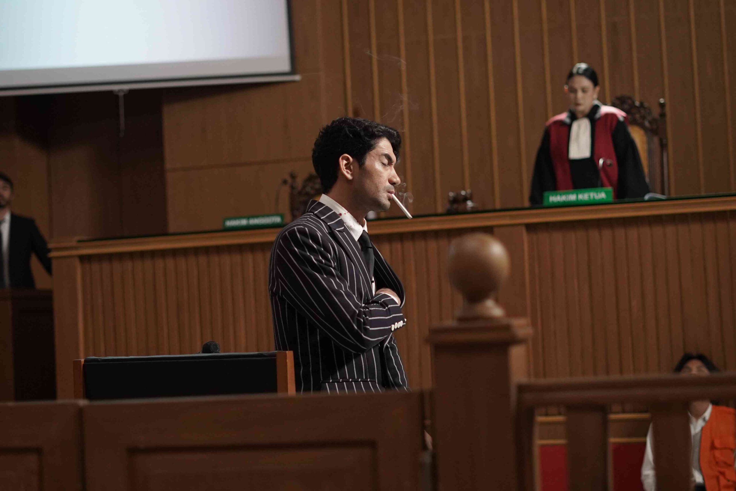 Reza Rahadian dalam film Keadilan (The Verdict)