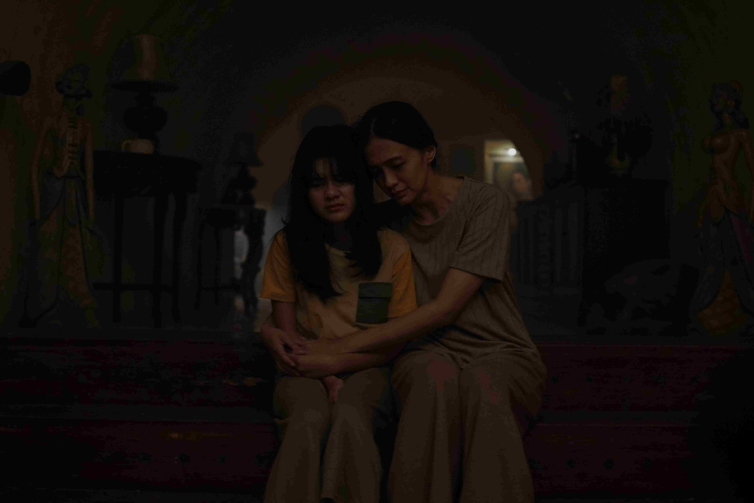 Agla Artalidi dalam film Sebelum 7 Hari.