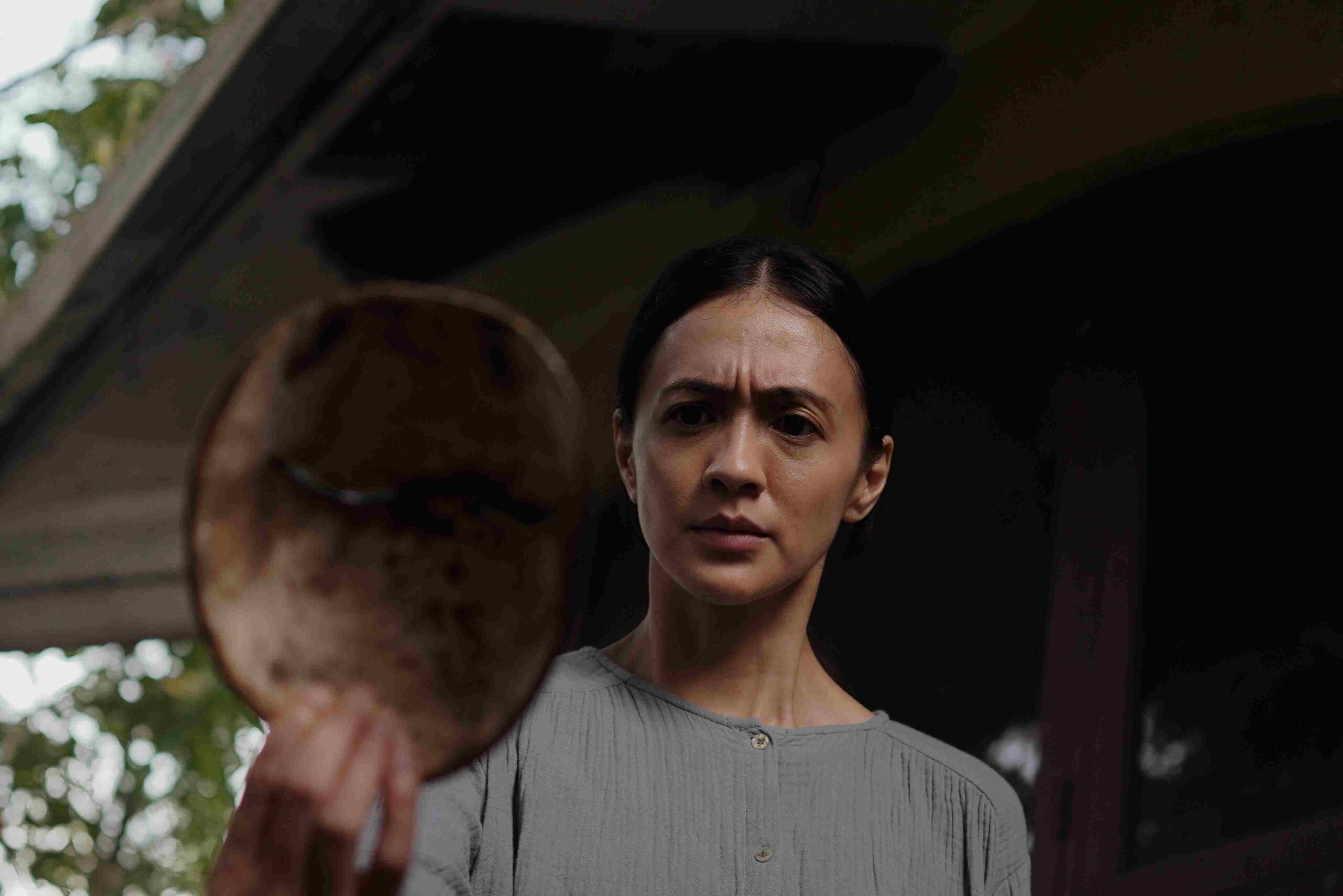 Agla Artalidi dalam film Sebelum 7 Hari.